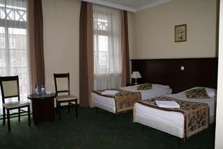 Отель Hotel Uzdrowiskowy St George Цехоцинек Стандартный двухместный номер с 2 отдельными кроватями-2